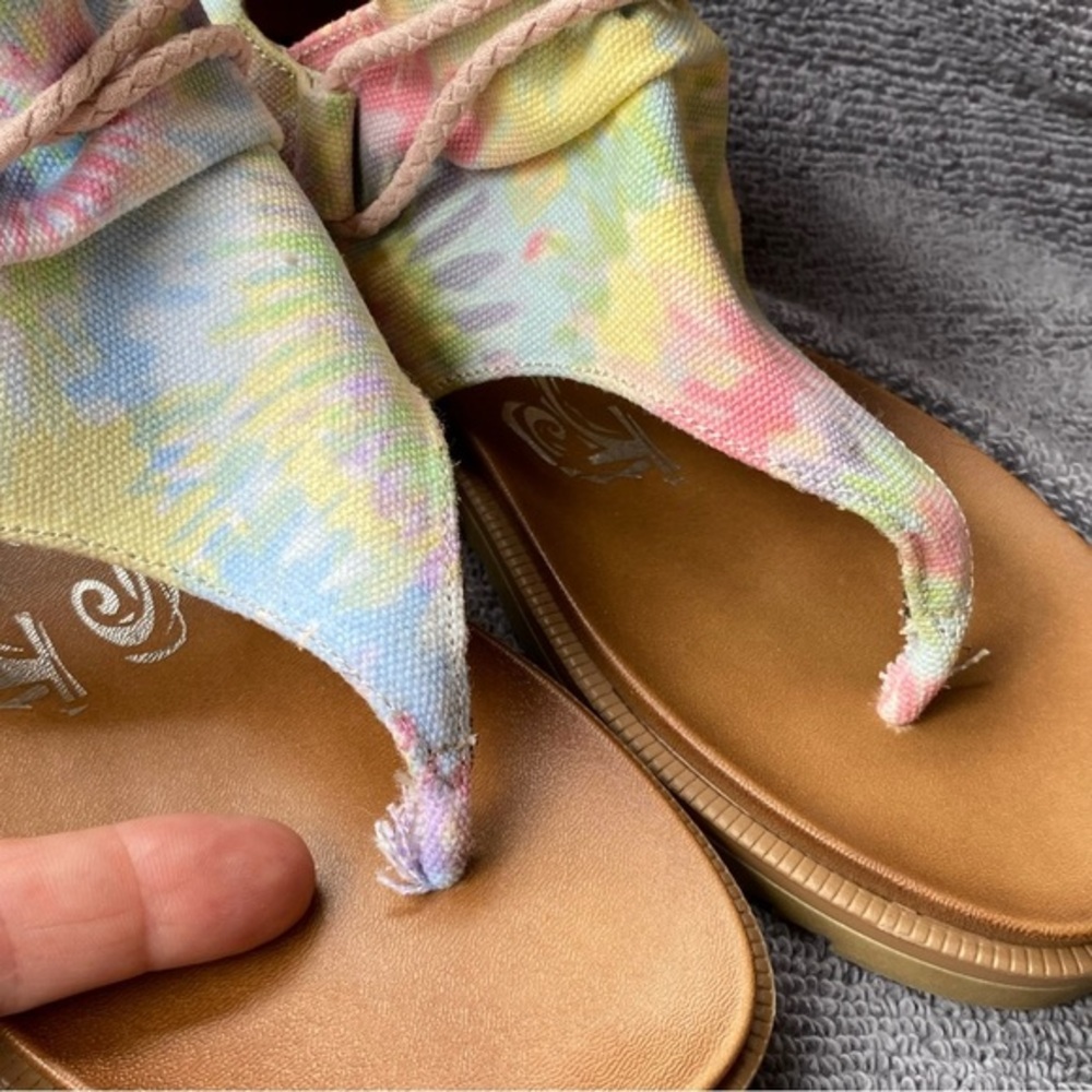 Very G Sandal’s Shoes Women’s Size 6 Flats Blue Yellow Pink Print Back Zip - Picture 7 of 10